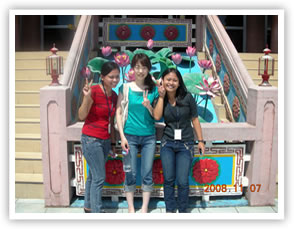 アクティビティーデイで行った学校近くにあるお寺（道教寺院）