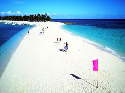 砂浜の上空か撮った写真