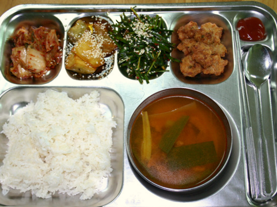 韓国資本の語学学校の食事例