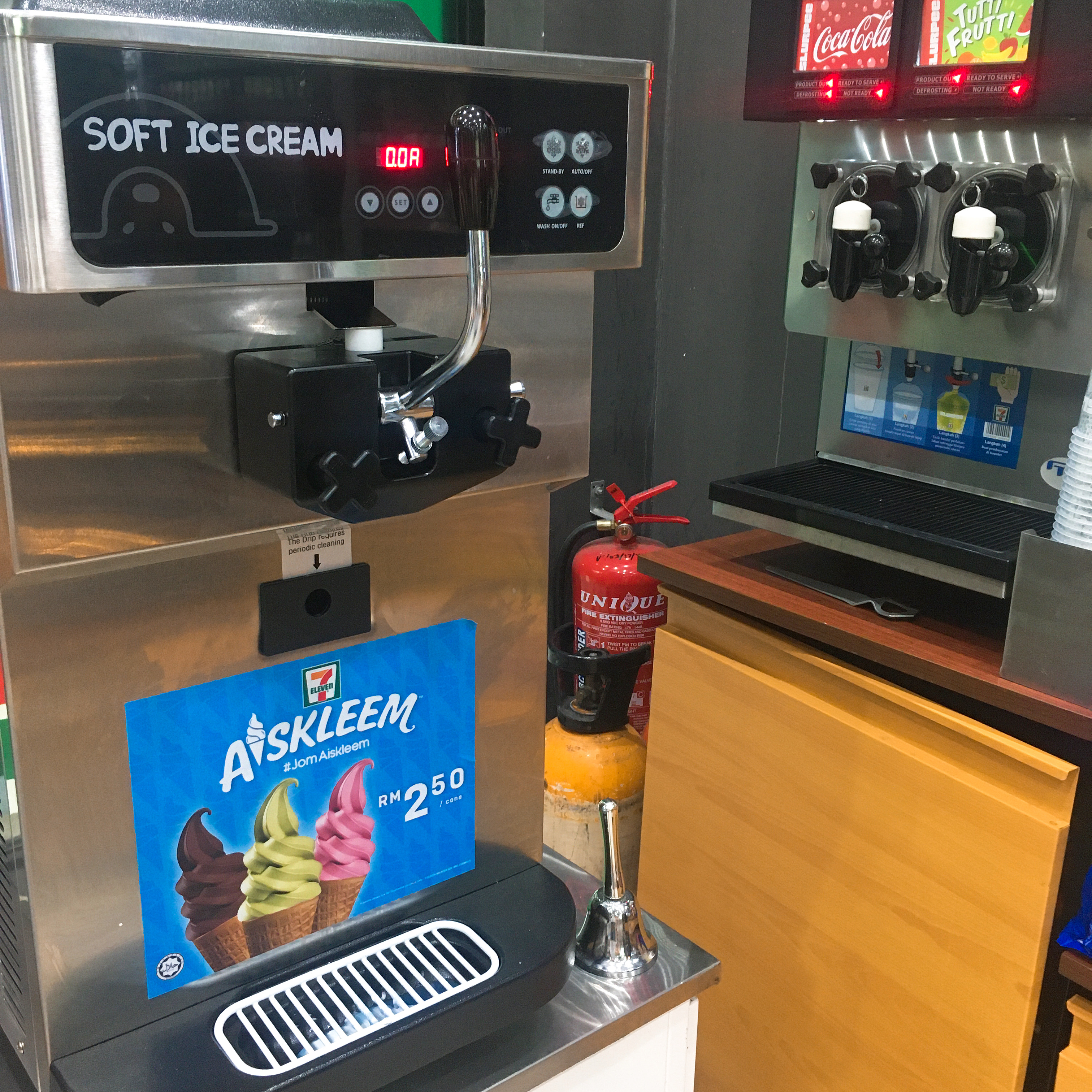 ソフトクリームマシン