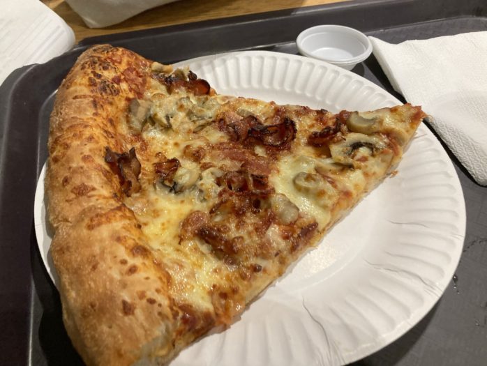 ランダースフードコートピザ